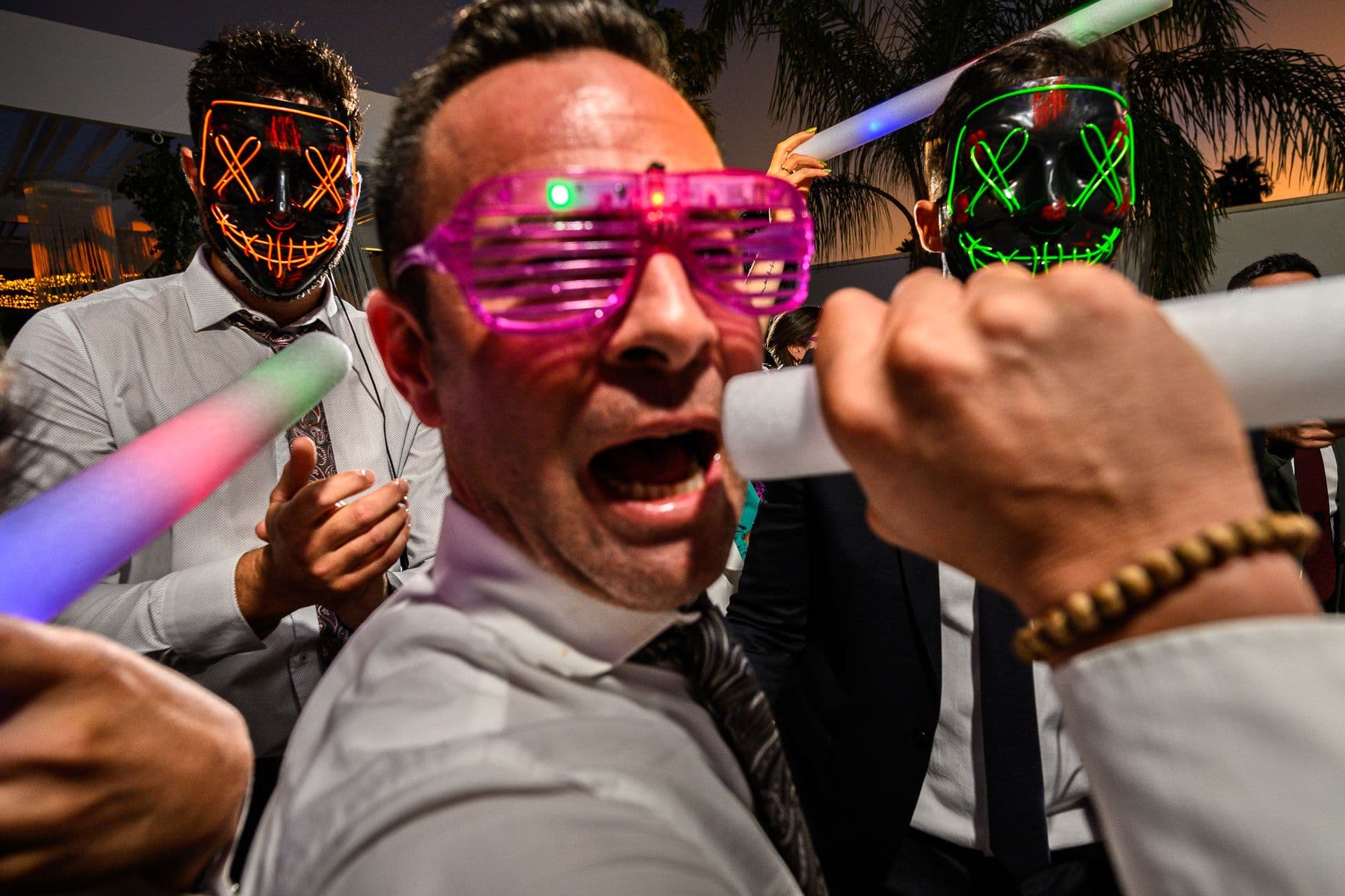 Mejores fotos documentales de boda 2024: un estilo diferente, atrevido y sin posados 37 boda unica atrevida natural