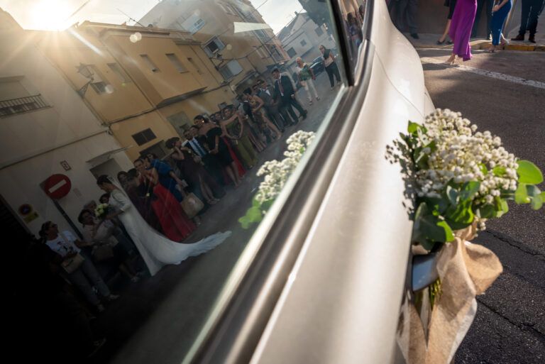 Mejores fotos documentales de boda 2024: un estilo diferente, atrevido y sin posados 17 foto creativa boda gandia