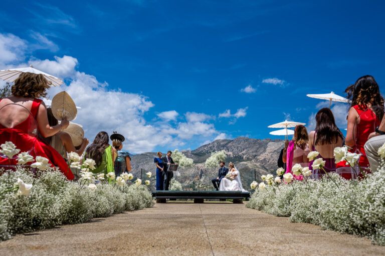 Mejores fotos documentales de boda 2024: un estilo diferente, atrevido y sin posados 6 fotografia atrevida boda alternativa