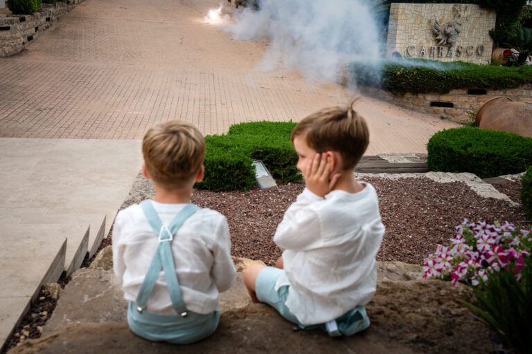 Mejores fotos documentales de boda 2024: un estilo diferente, atrevido y sin posados 8 fotografo boda alternativa natural