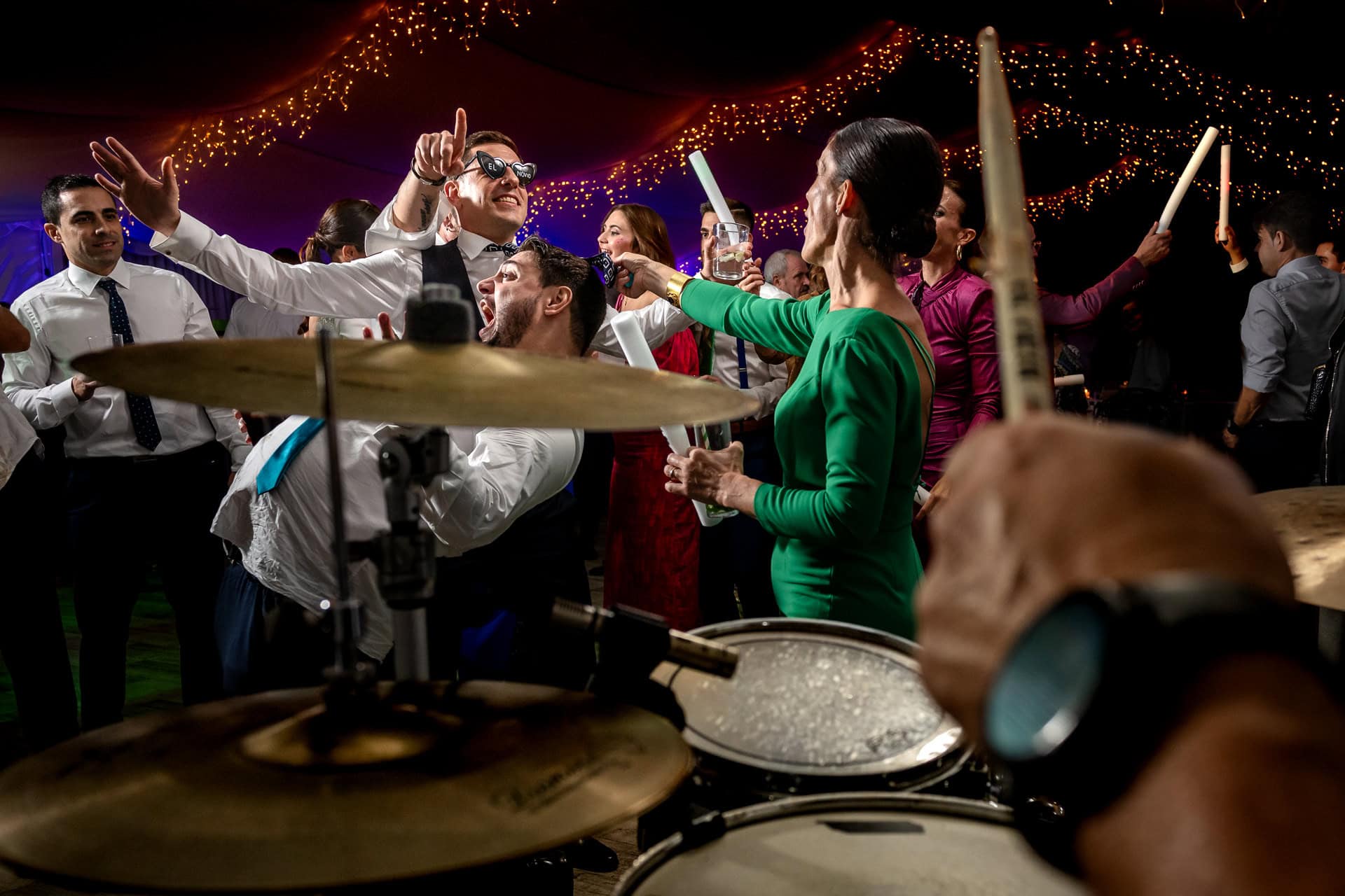 Mejores fotos documentales de boda 2024: un estilo diferente, atrevido y sin posados 49 musica directo boda gandia