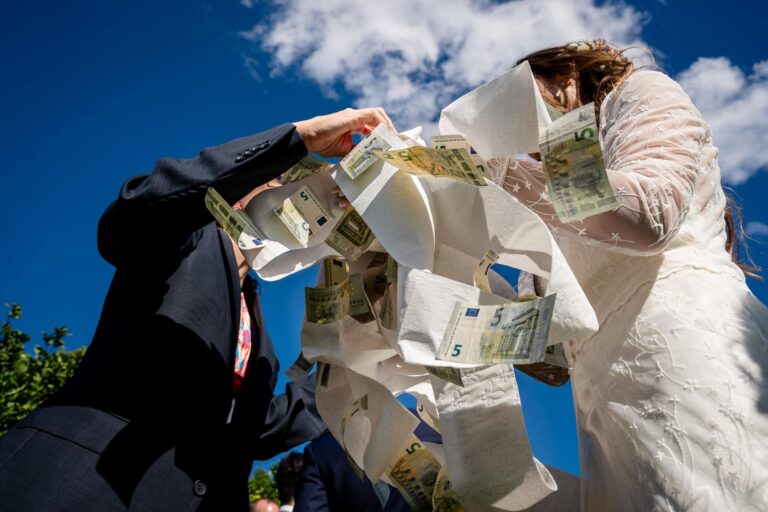 Regalo de dinero en una boda, sobre el precio de un fotógrafo de bodas en España